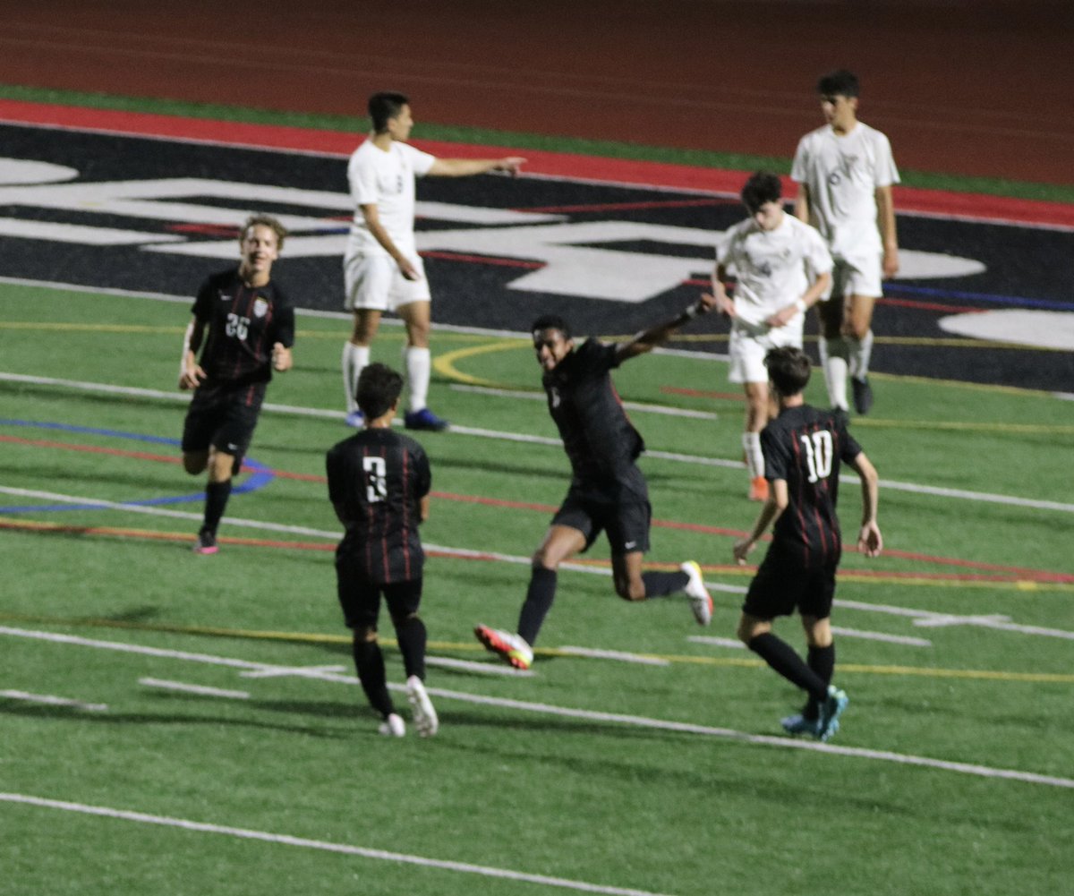 USCHSsoccer's tweet photo. Back to that winning feeling! USC wins 1-0 over @Lebo_Soccer. 

G: @SohumShankar 
A: @WilliamBacdayan 

#WPIALSoccer @edrosensteel @TribLiveHSSN @PGSportsNow @SHAlmanacSports @USCSchools @pghsoccernow @JohnKrysinsky @Big56Conference #shankthetank #decoldestgubz https://t.co/zQDEk8qxXq