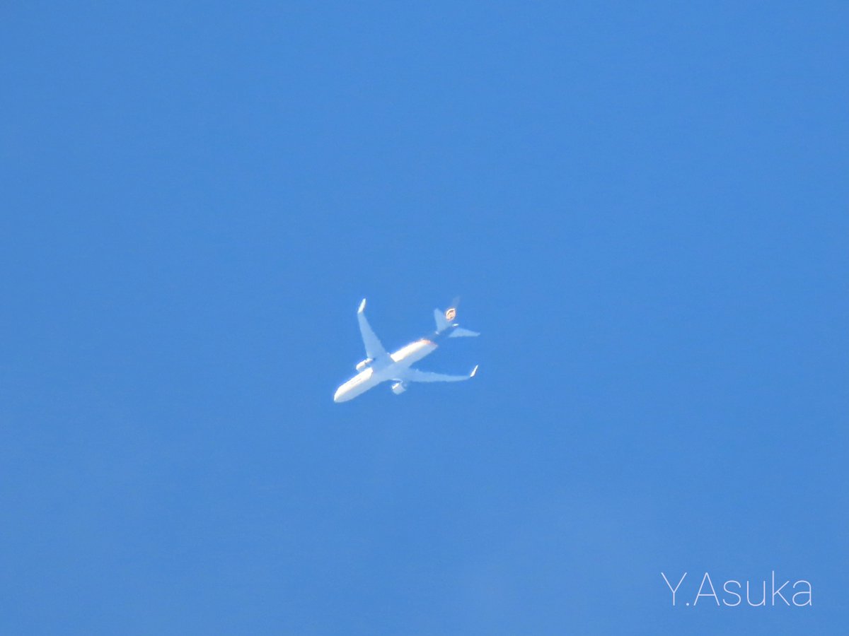 yumeasutw's tweet photo. #青空 に #綿雲 プカプカ #飛行機 が行き交う爽やかな金曜日の朝🌤️
予想最高/最低気温🌡️25℃/15℃
晴れのち曇り☀️→☁️
日中はお洗濯日和👕お昼前後は南寄りの風が吹き🌬️➰🌿夜は雲が多くなりそうです。
#UPS
#B767-34AF(ER)
#FinnAir
#A350-941
#空の名前
#鉄塔 #電柱 #電線
#a2021 #a1015 #a202110 https://t.co/qPIJKFsWpK