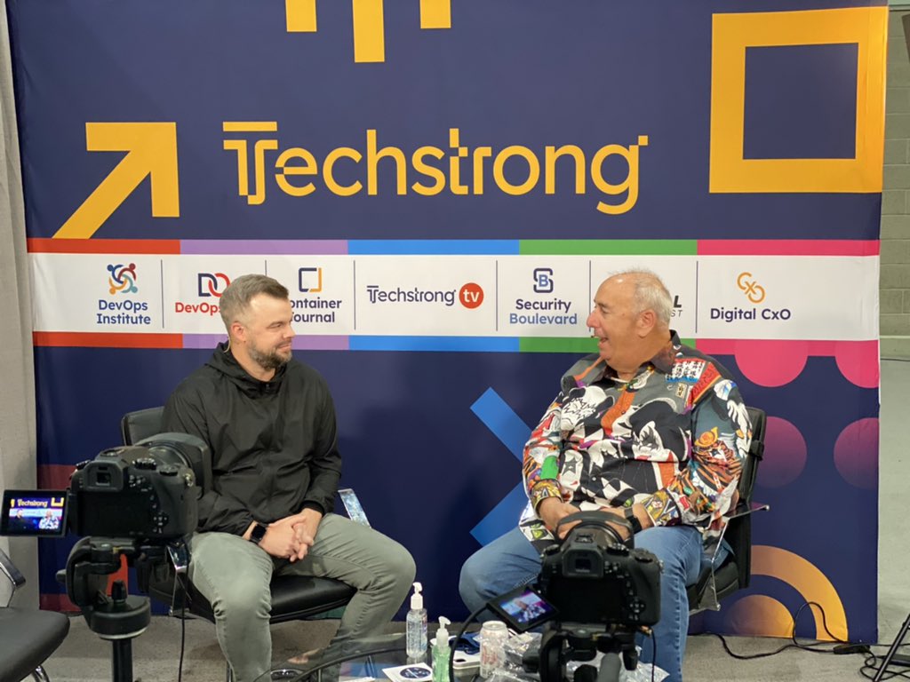 AmyDMedeiros's tweet photo. Matt Provo being interviewed by Alan Shimel from Techstrong Group at KubeCon. StormForge.
#Kubecon #Techstronggroup #kubernetes #StormForge #cloudnative https://t.co/fhKM3LpXGz