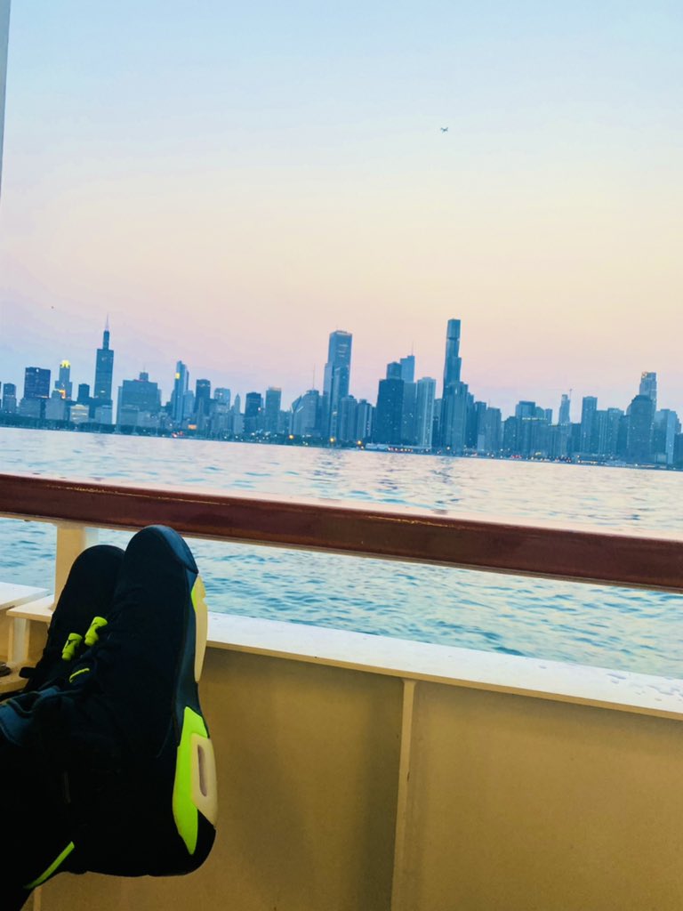 RealJuanDon's tweet photo. good place. 🌜🌃⛴
#WhoBetta 🏆🏆🏆
#JuanDon 🤴🏽🤴🏽🤴🏽 https://t.co/jVusU3RizO