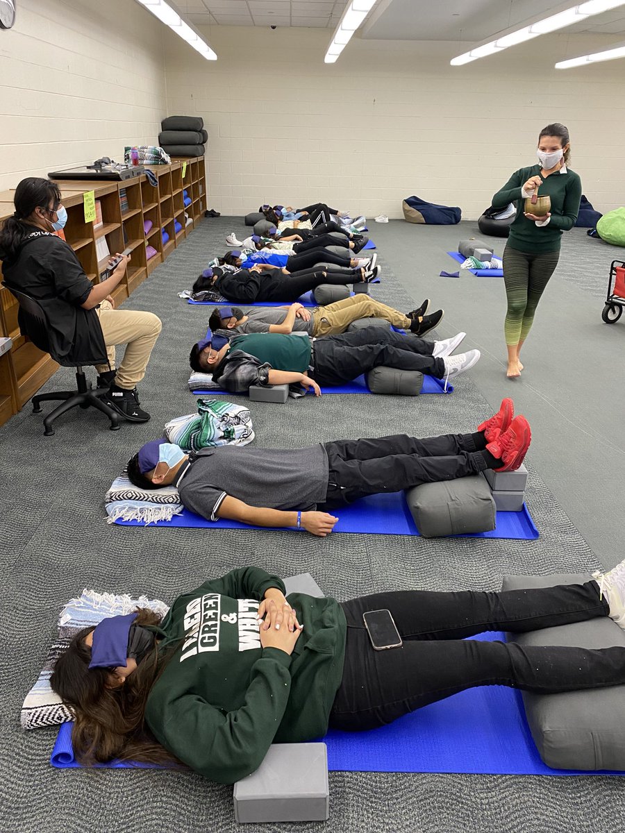 Amy Zambrano tweet media