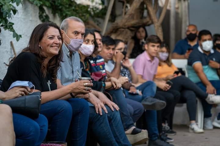 CluniDeLeonT's tweet photo. Facu ➕ ✅💚🔥

Ayer junto a estudiantes del Dpto de Cs Sociales, Jurídicas y Económicas vivimos un hermoso encuentro de escucha activa.

El #26O está cerca y la UNLaR que queremos está en Marcha! ✅🔥 https://t.co/iqo4fgIQSB