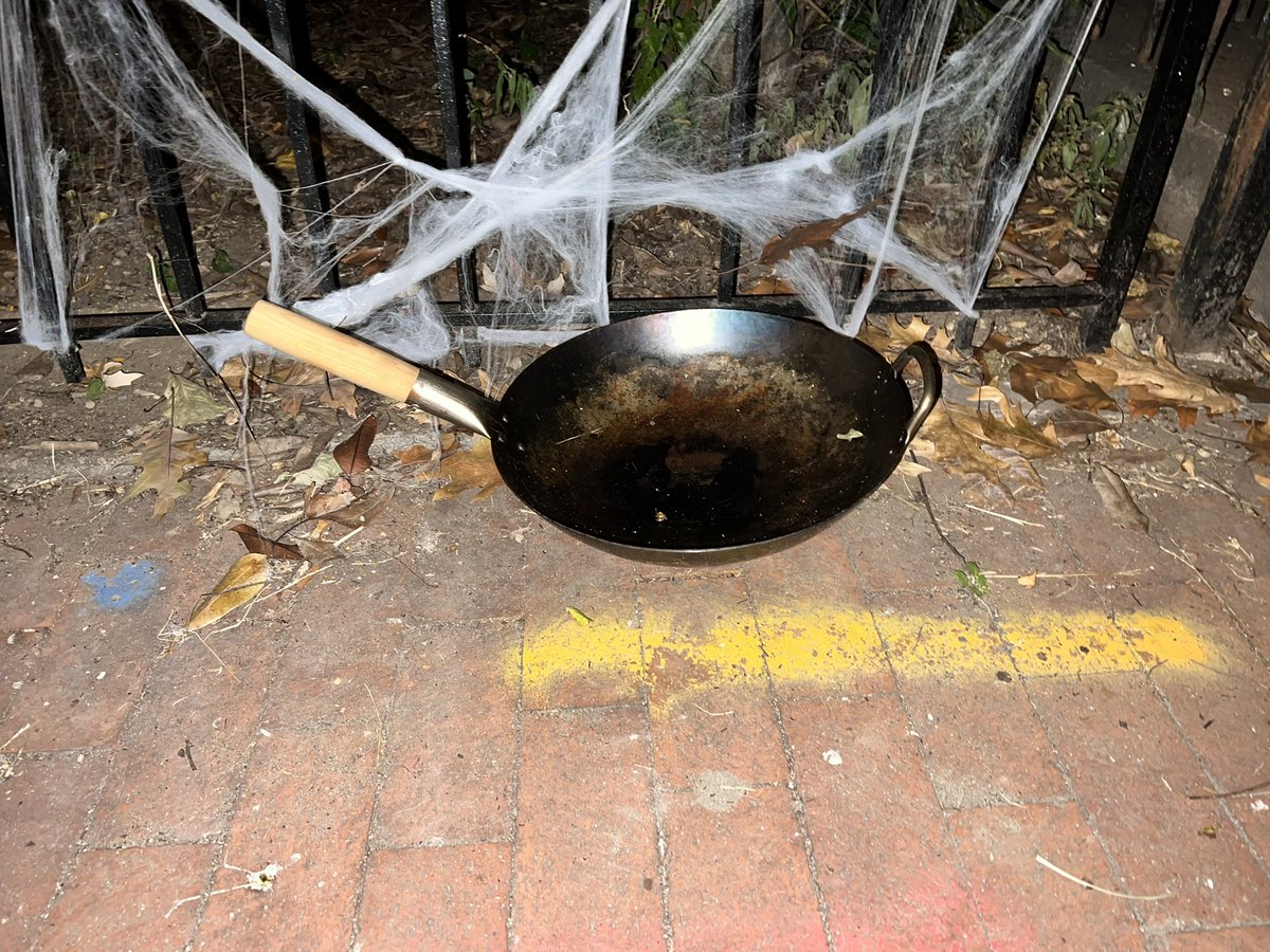 JakeGreenBruh's tweet image. saw this on my way home and thought it was really funny because...

it's a sidewok