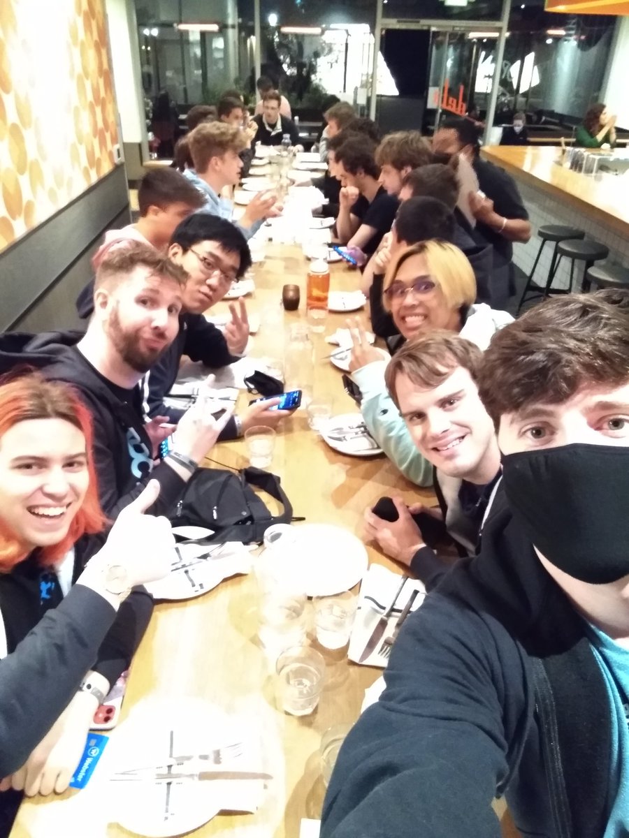 Obligatory massive group of developers getting pizza 🍕