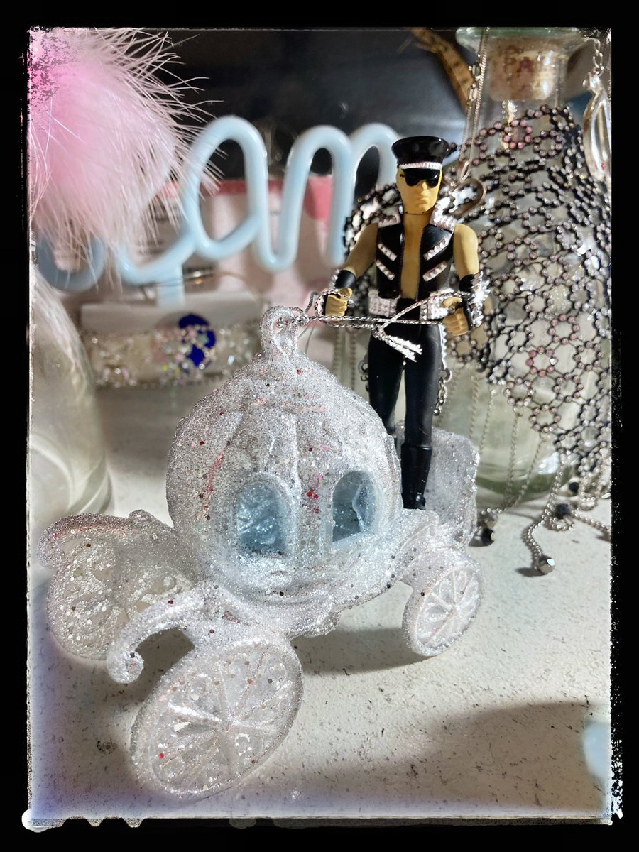 A4angelV's tweet photo. Rob Halford the Wee One… ready with the #metalmaniac Coach to retrieve Richie #madeofmetal Faulkner from Metal Hospital. #TrueMusicians @judaspriest https://t.co/D0x0kG2sNY