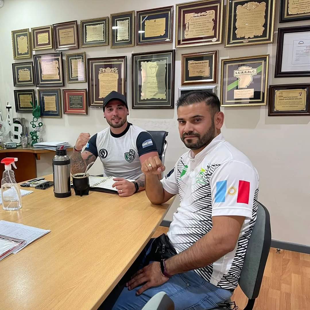 Con el puño cerrado, nuestras convicciones y la fortaleza de l@s trabajador@s vamos siempre por más 💪🏼 

#SurrbacEsFamilia 
#SurrbacEsLealtad
#SaillenConduccion