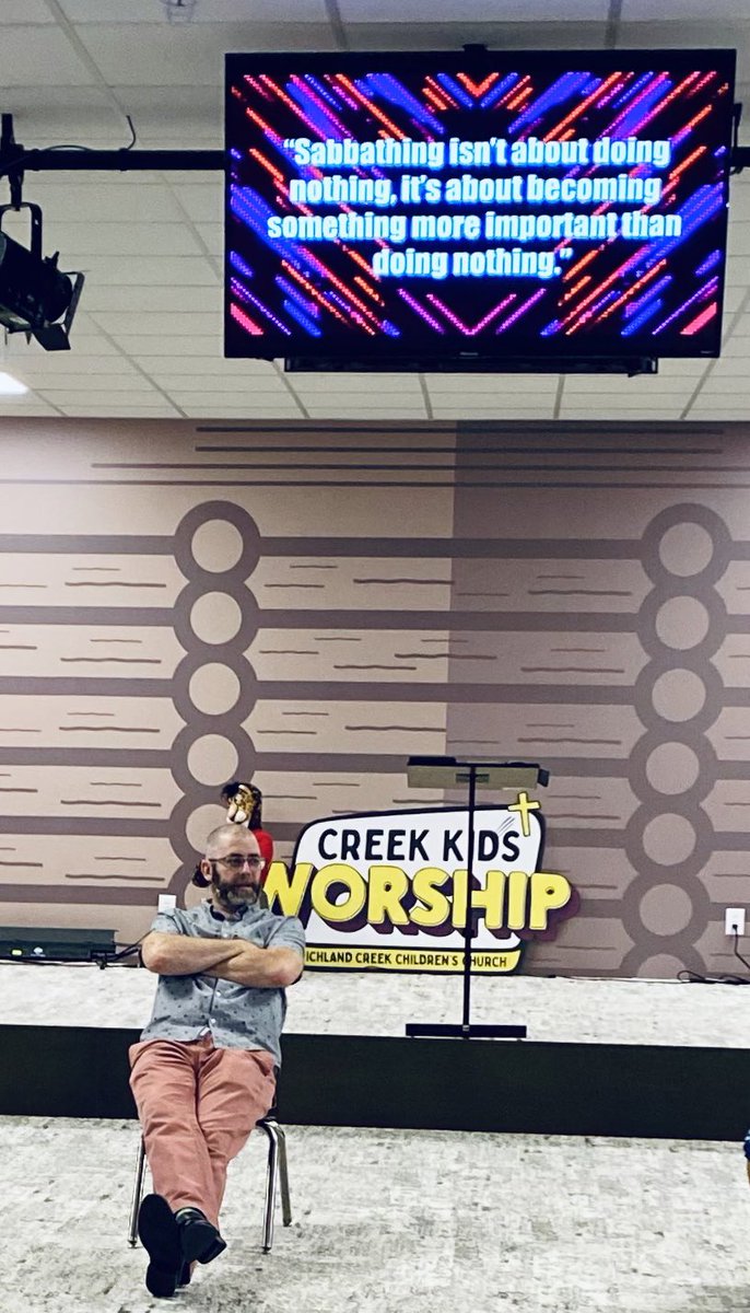 MommaChick's tweet photo. @PreschoolPastor teaching K-3rd graders @rcreekchurch wisdom about the Sabbath from a favorite Yoda tweeter @ronniejmartin #neverunderestimatethesowingoftheseed #CreekKids https://t.co/3hhCNnYWbn