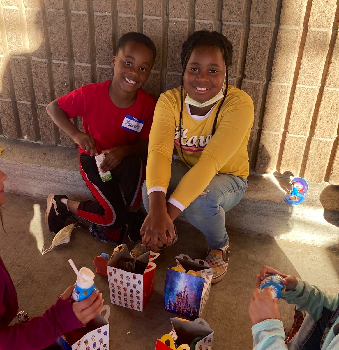 Chapmancats's tweet photo. We love our community! Big thanks to @Target @SalArmyChico @ChicoNoonRotary for coordinating a wonderful event for some of our students. We are so grateful and our kids will be smiling for days! #communityproud #itsagreatdaytobeacat #chapmanproud https://t.co/UFhAR3kjyc