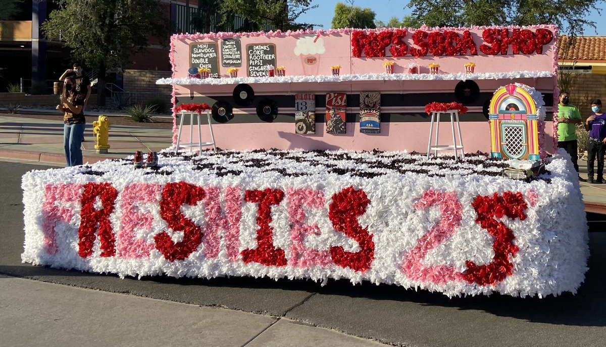 PSUSD_CCReady's tweet photo. The big question is, which float is the best?!?! Class of 2022, 2023, 2024, or 2025?! 🌟 #psusdproud https://t.co/2O7aPg5q28