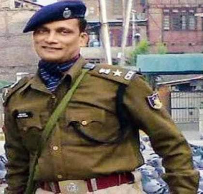 priority_n's tweet photo. Remembering A Hero who gave different dynamics to Service.
Staying in Jungles & Hills
Watching Falling Brothers
Continued defending the
Nation Until Last Breath
COMMANDANT PRAMOD KUMAR
KIRTI CHAKRA
#49BN @crpfindia
#HappyBirthday Sir
#KnowYourHeroes
@nehaparam
@manhasvikas41 https://t.co/YUZcgqQIWp