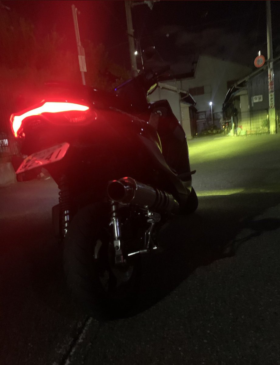 u34599638's tweet photo. 大阪からシグナス売ります！
新車で購入しました 。
走行距離1万キロと低走行です。
カスタム点は見ての通りです。
気になることがあればDMください。
傷などはなくとても綺麗な状態です。
そろそろ後輪のブレーキパッドだけ
交換時期です！
 #シグナス 
 #シグナス売ります https://t.co/XyLhSB1QXU