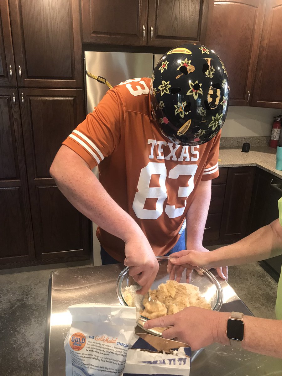 samwestiv's tweet photo. Making chocolate chip cookies on vacation while it’s snowing https://t.co/AadKR8Y0n0