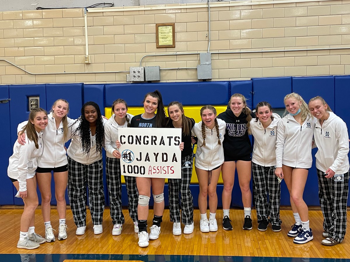 ECNorthVB's tweet photo. Super proud of our #1 in reaching 1,000 assists!  Way to go, Jayda!!
🏐💙🏐
#huskypride https://t.co/EYhCedSTZN