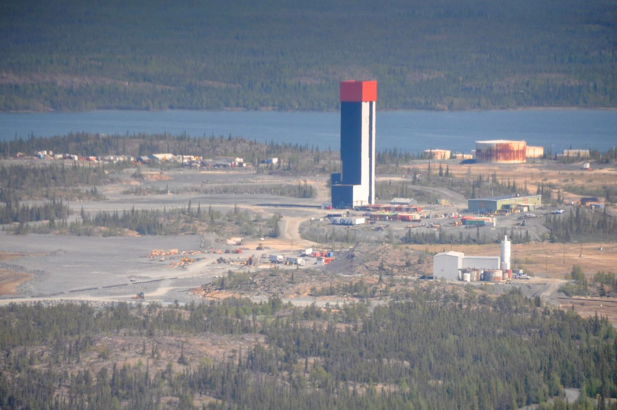 AMTEdmonton's tweet photo. Who remembers this headframe?
Before it was demolished in 2016 it was the tallest structure in the Northwest Territories. It was an iconic landmark for many in the North for nearly 4 decades!
#throwbackthursday #tbt #miningtown #goldmine #goldmining #nwt #headframe #yellowknife https://t.co/N0QLCAifZE
