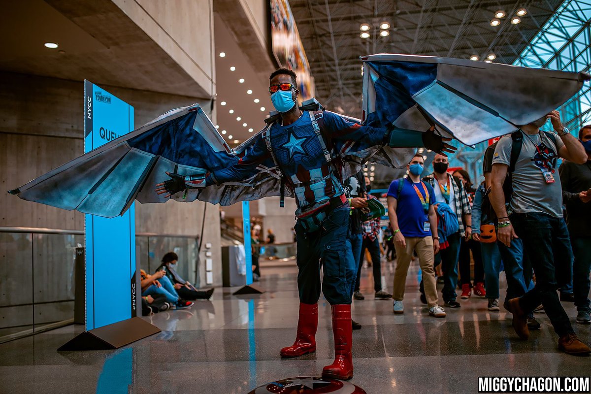 davidcosplay91's tweet photo. So @NY_Comic_Con I debuted my @falconandwinter cosplay with mechanical wings of 14ft @MarvelStudios @Marvel @disneyplus Thank you to the commission by Paladins of Cosplay 
Huge inspiration by @AnthonyMackie 
#FalconAndWinterSoldier #WandaVision #marvel #cosplay https://t.co/rXu30ZOqyq