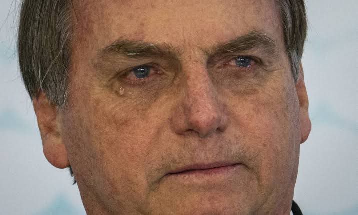 updatecharts's tweet image. Bolsonaro diz que chora sozinho no banheiro quando está diante de muita pressão.