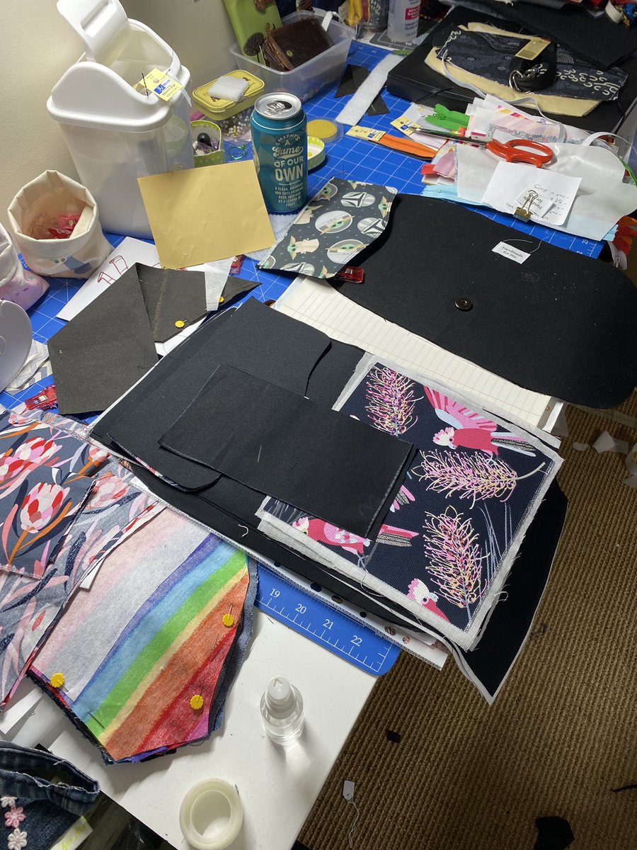 HandmadeforMe1's tweet photo. I’m pretty sure I know what’s happening here but no one else is allowed to touch my cutting table. It’s organised! Okay!!?!
.
.
#studiolife #organisedchaos #marketprep #makingpurses #buyhandmade #aussiemade #handmadegifts #perth #Christmas https://t.co/h5qUmXdlip