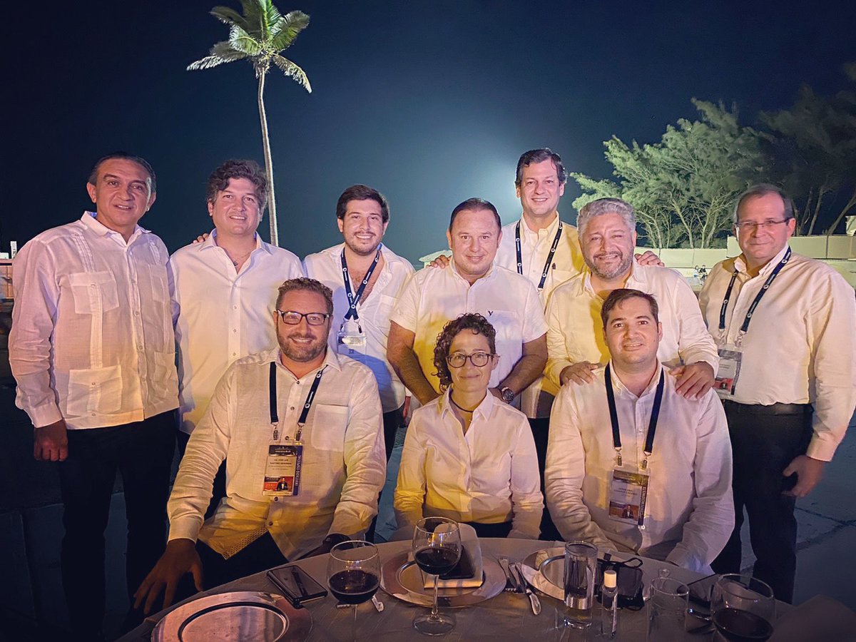 Con el equipo de @yucatanturismo y @canacintrayucatan listos para ganarnos la convención nacional 2022.

#QuédateEnYucatán