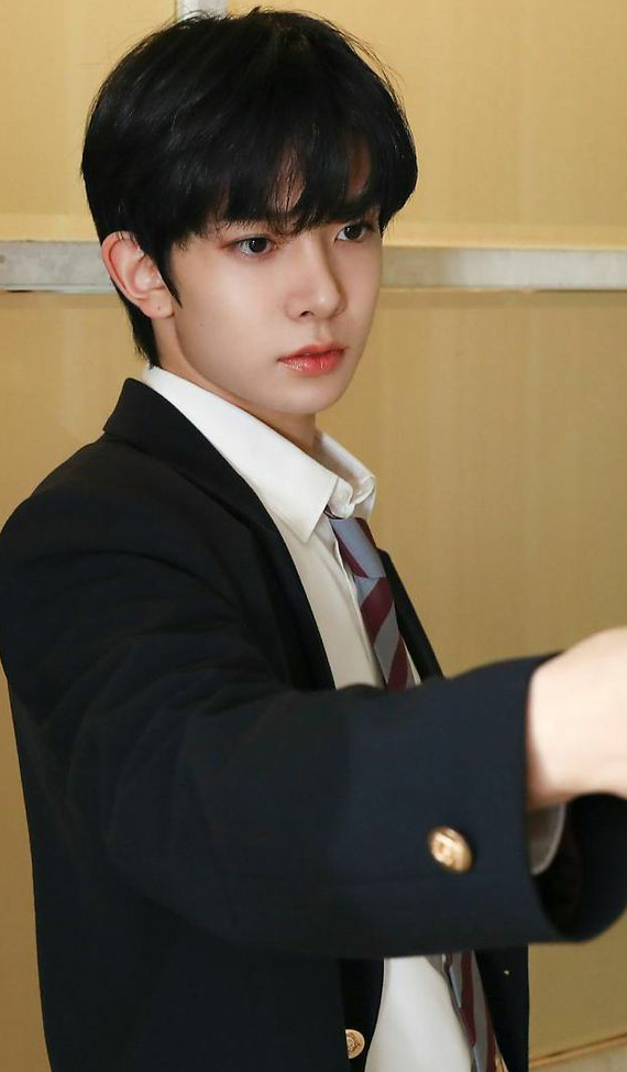 WORLDMUSICAWARD's tweet photo. Happy Birthday to #ENHYPEN's very handsome and extremely talented #HEESEUNG!👨‍🎤🎂🎁🎉🎇👑 #HappyHeeseungDay  @ENHYPEN 
https://t.co/voIKiI1GUN https://t.co/tBzrhwCoZL