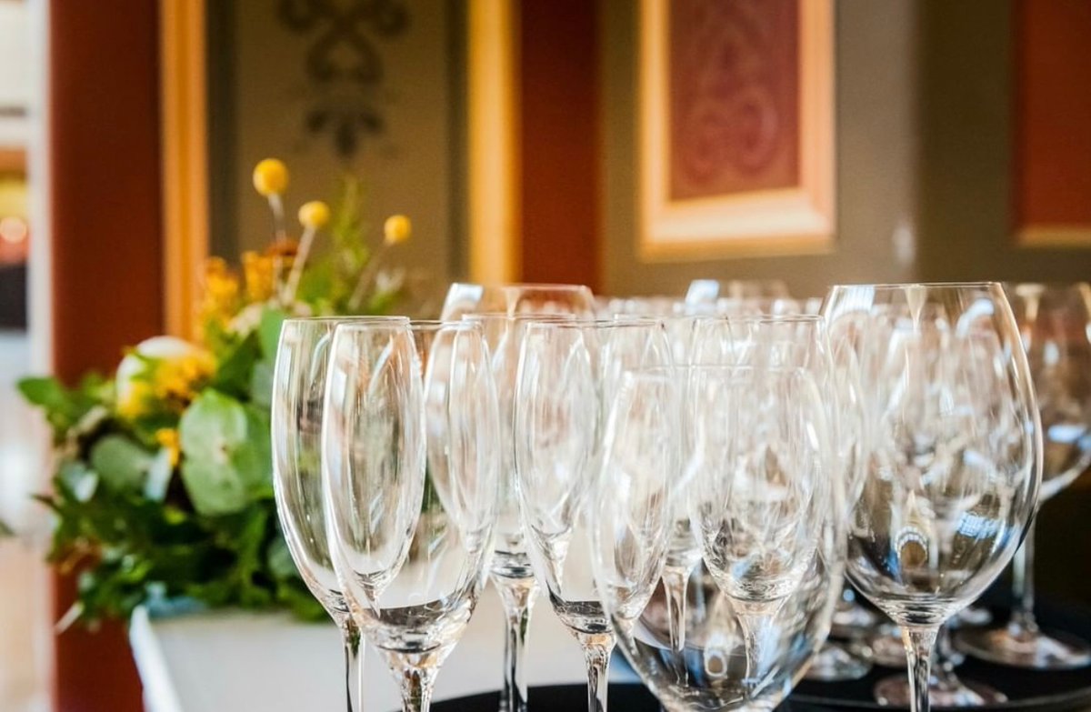 HireComplete's tweet photo. Cocktail hour, we are ready for you!

Venue @museumspaces
Photography @stewiedonn
Flowers @stylebynatureflowers https://t.co/XQ3crlmamw