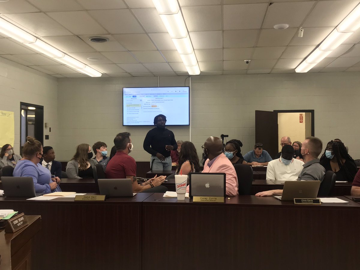 hassell_joey's tweet photo. It’s always a great school board meeting for @HaywoodSchools when Ss are present. Shout out to @haywoodhigh’s student council for sharing during tonight’s celebration. 

#classof2022 #classof2023 #classof2024 #classof2025

#OpportunityHaywood💜 https://t.co/jS9uf5GYmv