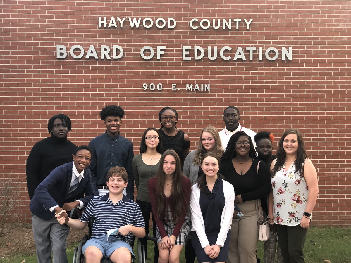 hassell_joey's tweet photo. It’s always a great school board meeting for @HaywoodSchools when Ss are present. Shout out to @haywoodhigh’s student council for sharing during tonight’s celebration. 

#classof2022 #classof2023 #classof2024 #classof2025

#OpportunityHaywood💜 https://t.co/jS9uf5GYmv