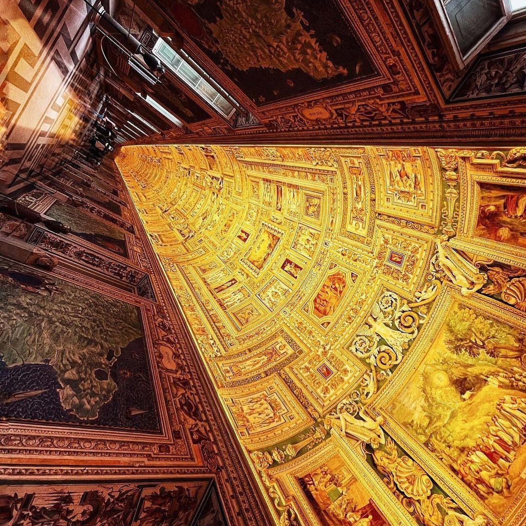 AcademiaAesthe1's tweet photo. Whatever the point of view, the #GalleryofMaps is a sight to behold!⠀
🏛️ Gallery of Maps, Vatican Museums. https://t.co/txSONtAXKA