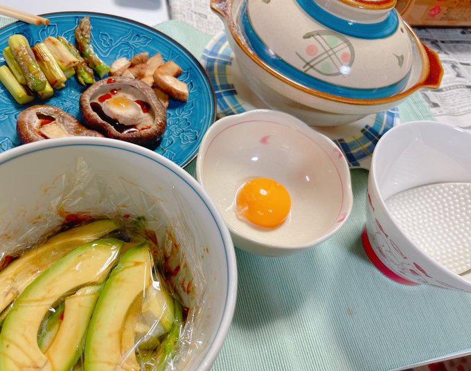 お昼はアボカド丼と野菜食べます( ᐛ )و
今日母さんたち帰ってくるので、台所使用最低限(笑) 