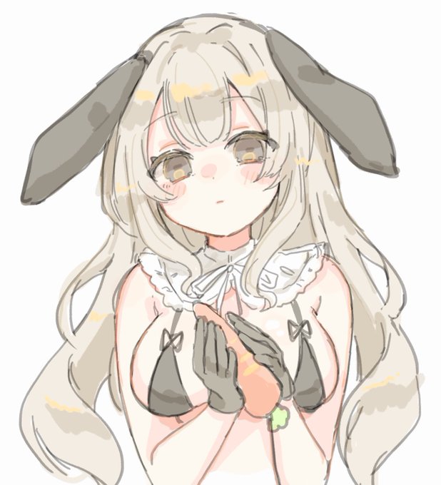 ウチの子、初期デザイン(左)と比べて胸が育ち過ぎている 