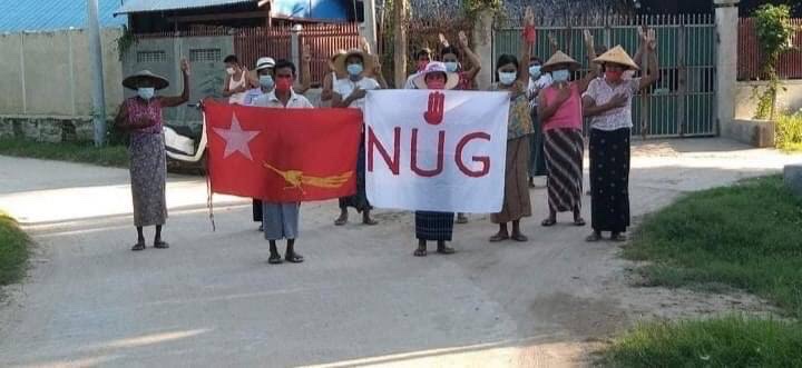 KyweKywe17's tweet photo. Locals of ShweBo Tsp joined together to protest against Genocidal Dictatorship this morning. #HelpMyanmarIDPs #Oct15Coup   #WhatsHappeningInMyanmar https://t.co/uZMt5FJ0BL