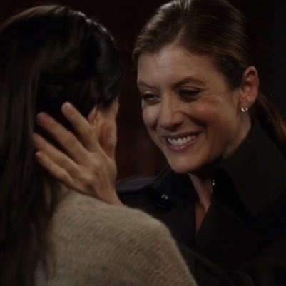 ameliaswtie's tweet photo. addison still looks at amelia the same way, i can't this is too much for me. https://t.co/1IjjCvaT24