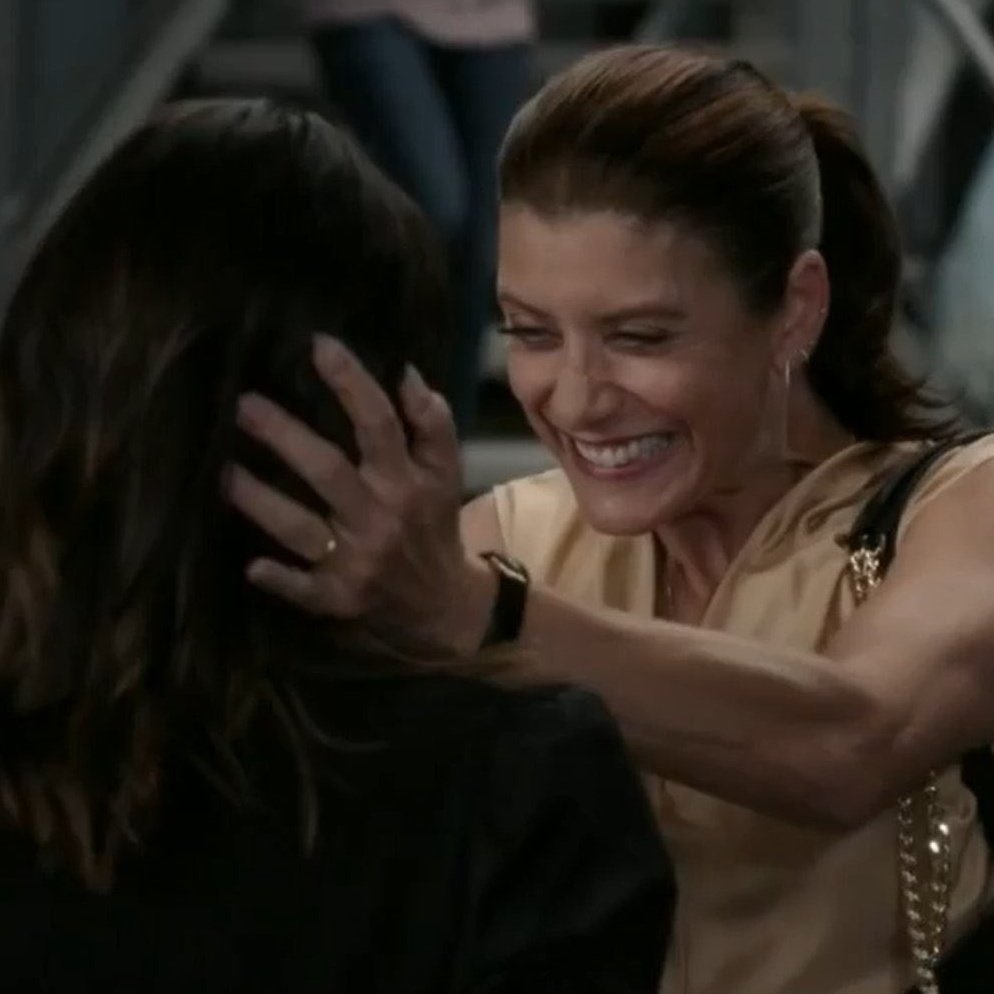 ameliaswtie's tweet photo. addison still looks at amelia the same way, i can't this is too much for me. https://t.co/1IjjCvaT24