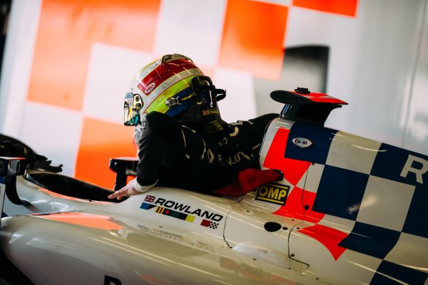 PremaF1V's tweet photo. - @GP2_F1V
Chore o quanto quiser @PetronasF1V mas ele é nosso!!!! Oliver Rowland segue com a Prema pra 2016!!
Esteban Ocon, da @ferraritequila, também segue pra mais um aninho!
#ForzaPrema https://t.co/eFGyN2aoyD