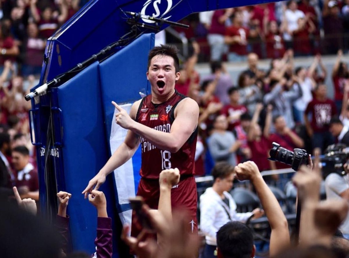 dtective_austin's tweet photo. Is it just me or this random Asian guy I found is a spitting image of Cap? 😅✊❤💚🏀 
#18 #AtinToPapasokTo https://t.co/IR1QH27nNf