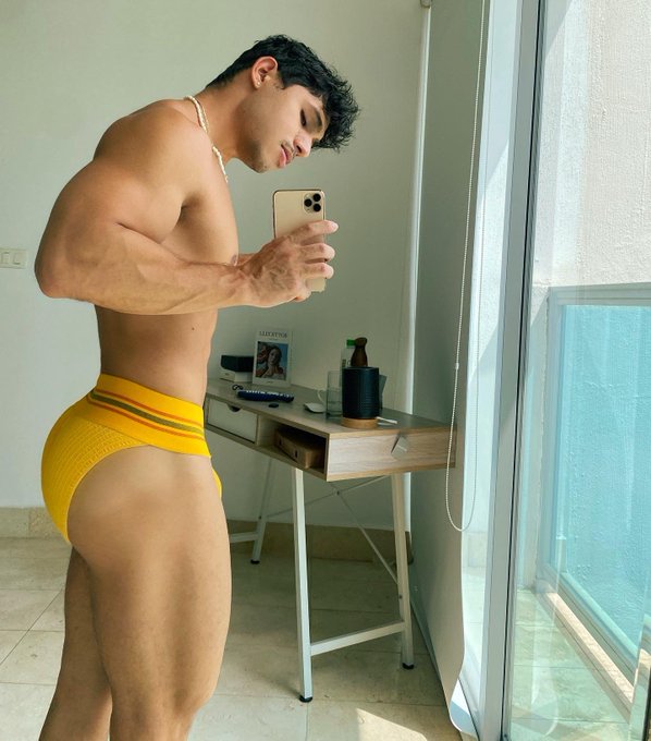 🍑🧡🔥 https://t.co/OohhAogG7D https://t.co/3q1s365yMr