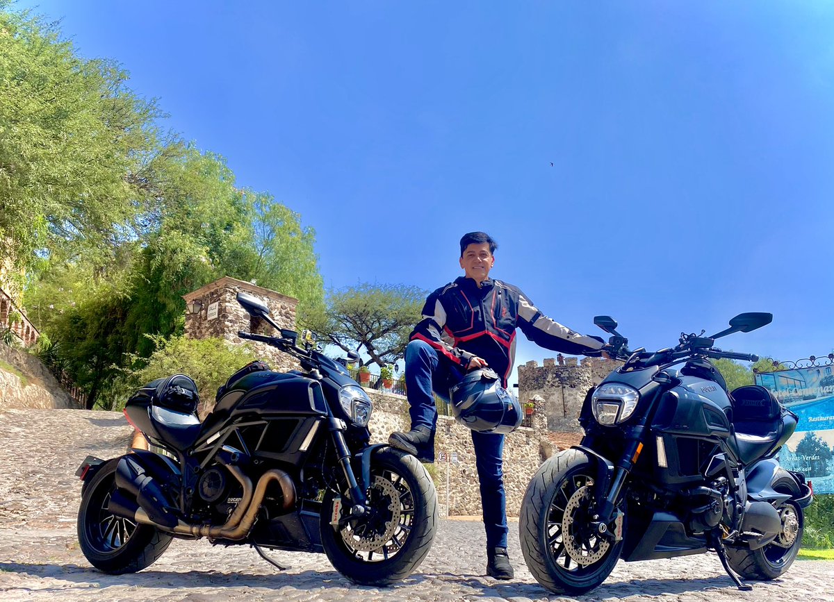 KingsWarArthur's tweet photo. La belleza y el diablo son la misma cosa Mantén el equilibrio. Paseando a mis diablillos. 😈Te deseo lo mejor a ti que me leés #DiavelCarbonDucati
#Desea #Ama #Motolove #Ducatiobsession #Ducatisti #Motorbike #Viral #Ducatilover #Motorcicle #Ducati #Diavel #MakeItPossible https://t.co/QR5jFssD3T