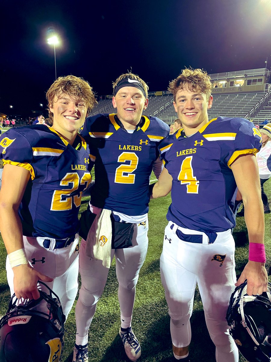 PLHSLakers's tweet photo. What an awesome night!! #BeginningToEnd @PLLakers @plhsfootball @PriorLakeHSBand @TheLakeNation_ https://t.co/ujDaaQ68Q7