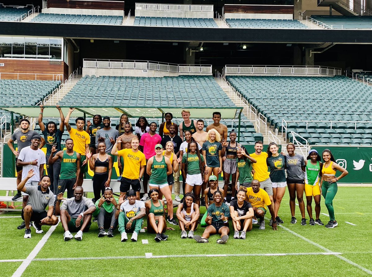 Sprint/Hurdle Crew got a chance to meet <a href="/TrayvonBromell/">IamTrayvonBromell</a> <a href="/Wil_WL3/">Wil London III</a> today at our training session. Once a Bear always a Bear. Who will be our next Student-Athlete at World Championships and the Olympics? <a href="/BaylorTrack/">Baylor Track & Field</a>
