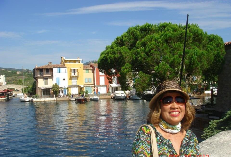 #TBThursday, European diary 📔 in #PortGrimaud -Saint Tropez, France 🇫🇷 love this  place ' Port Grimaud' much like Venice, easy to walk and lovely atmosphere.