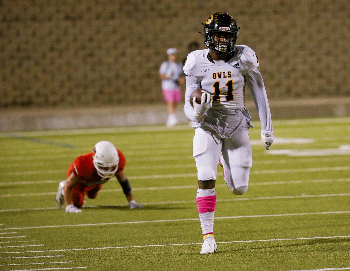 Garland overcame a slow start Thursday night to take down Sachse 54-41 and remain undefeated 😤 🦉

Story by <a href="/Kevinreynolds30/">Kevin Reynolds</a>: buff.ly/3mY1uv1  

Photos by <a href="/littlelatinboy/">Juan de Dios Figueroa</a>: buff.ly/3DJ7mzb

#TXHSFB