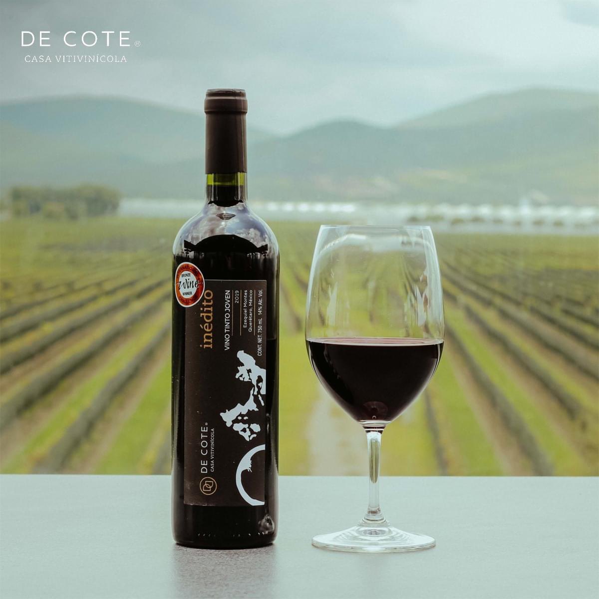 “Si los amantes del vino y del amor van al infierno, vacío debe estar el paraíso.”

- Omar Khayyan