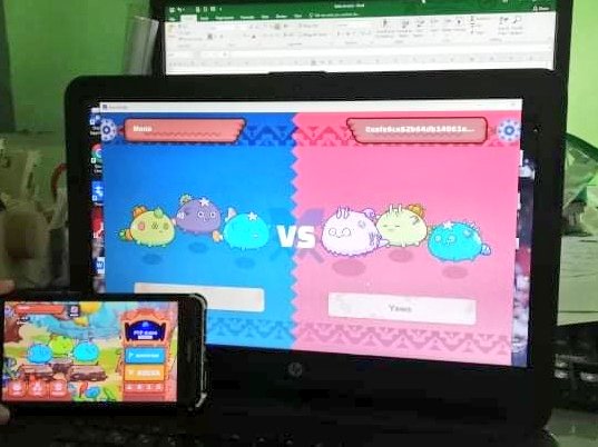 AnnaJessicaDel1's tweet photo. Lunch break is axie time. @hanniechimssub https://t.co/gfouxkfOhO