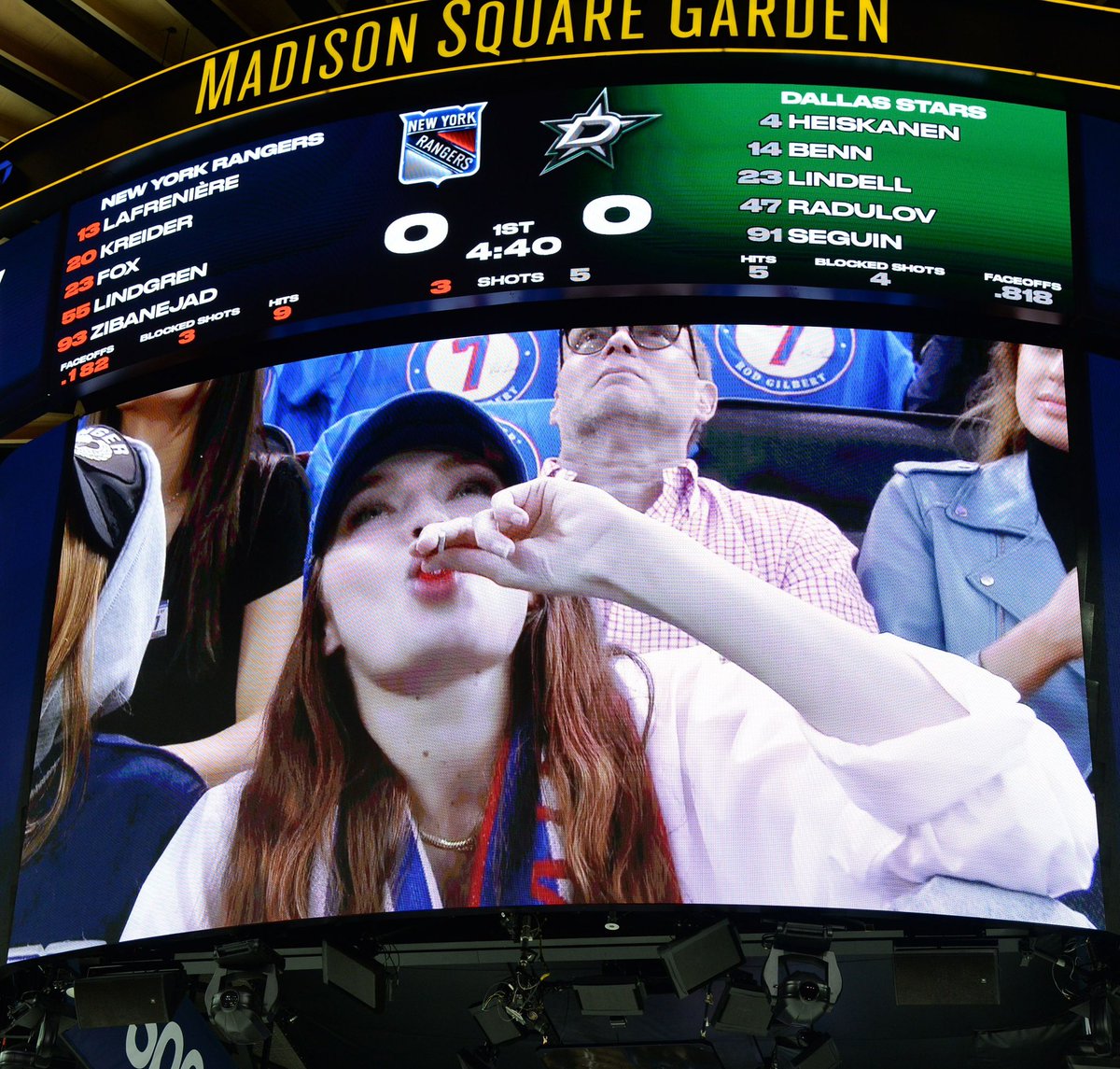 October 14th: Gigi Hadid and Leah McCarthy at the New York Rangers Home Opener in Madison Square Garden, New York.

gigihadiditalia.sosugary.com/gallery/