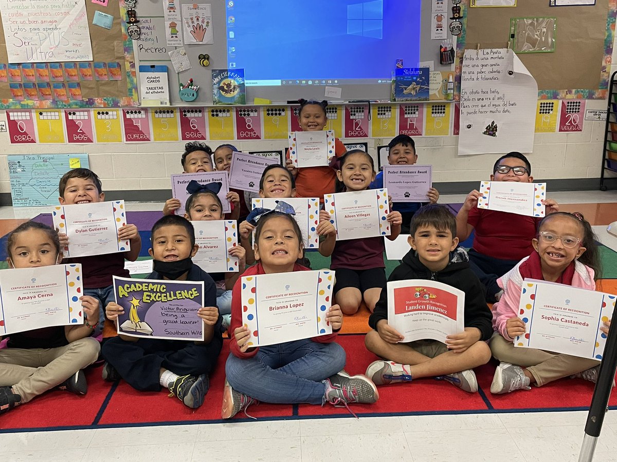 Ms_Alvarado_'s tweet photo. Dime y lo olvido                                                 Enséñame y lo recuerdo                                    Involúcrame y aprendo 📚🎓✏️📖 #bilingualbrians @gretamariadame @JoseMedinaJr89 @SouthernHillsWF @Esteves_SH @shmscarrillo @WFISDschools https://t.co/rM1fIziFRE