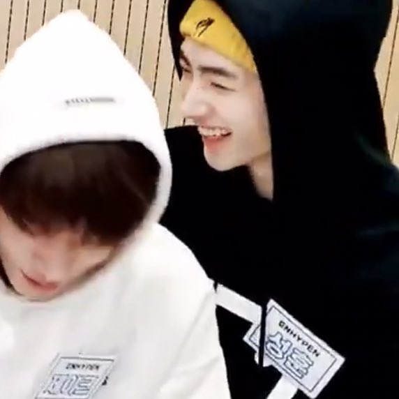 พอลองคิดดูแล้ว น้องซอนอูไม่เคยกุมหัวแบบนี้ใส่ใครเลยนอกจากซองฮุนเพราะมานแก้งน้องโคตรบ่อย5252555525552555255555555555555555555555555555555555555555555555555555555555555555555555555555555