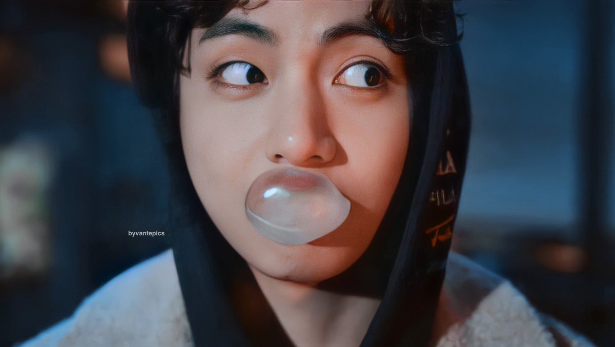 jhopegallx's tweet photo. se existe mesmo a perfeição, a definição dela é KIM TAEHYUNG. https://t.co/HeM2E0qnR2