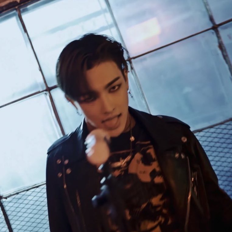 giselle definitely watches hongjoong’s numb cover on repeat