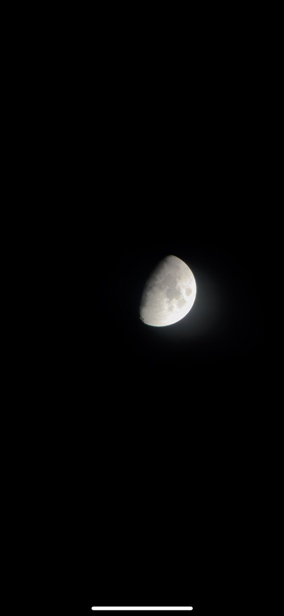 JJolenelove's tweet photo. Moon tonight through my telescope &amp; phone. https://t.co/QPn0jYel4O
