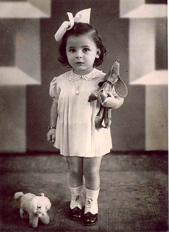 AuschwitzMuseum's tweet photo. 16 October 1938 | A Hungarian Jewish girl, Klara Boda, was born.

In July 1944 she was deported to #Auschwitz and murdered in a gas chamber. https://t.co/1uhqOWN4M5