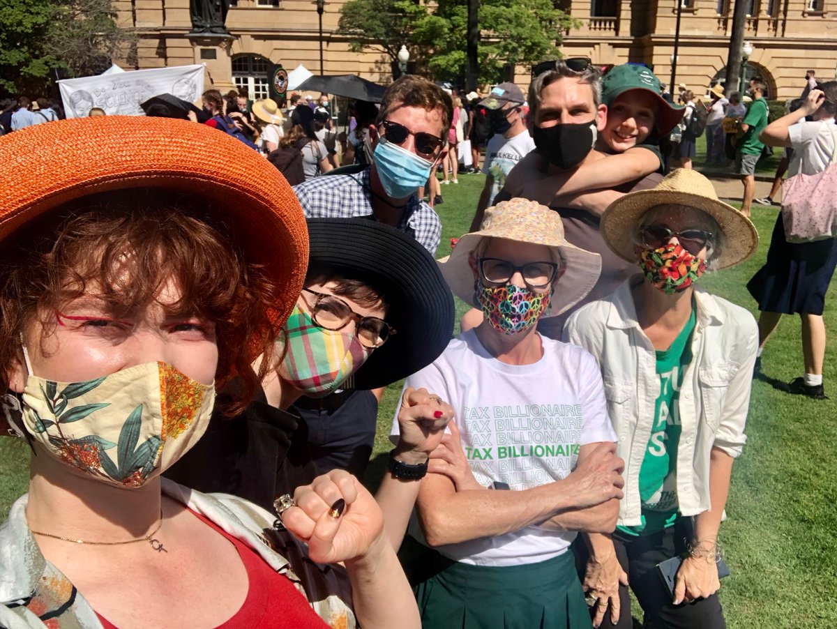 kmallom's tweet image. What should one do when one sees climate activists fighting for our future? Stand with them proudly ✊✊ #SS4C